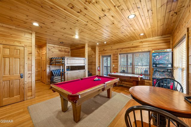 922 Parkview Point Way, Gatlinburg, TN 37738