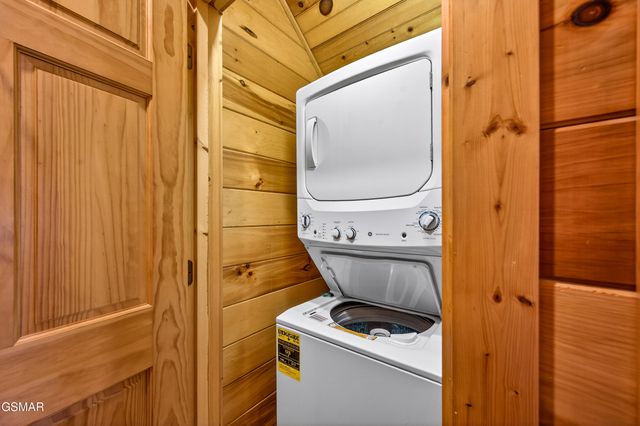 922 Parkview Point Way, Gatlinburg, TN 37738