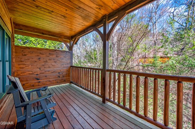 922 Parkview Point Way, Gatlinburg, TN 37738