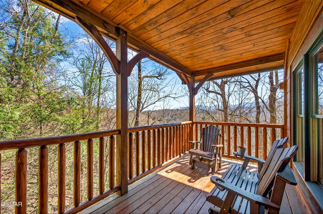 922 Parkview Point Way, Gatlinburg, TN 37738