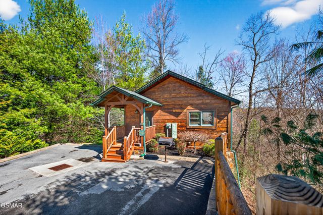 922 Parkview Point Way, Gatlinburg, TN 37738