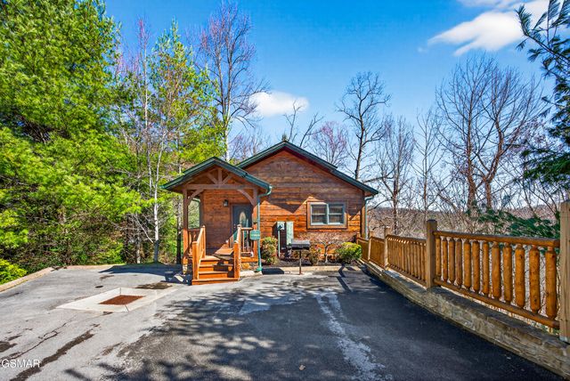 922 Parkview Point Way, Gatlinburg, TN 37738