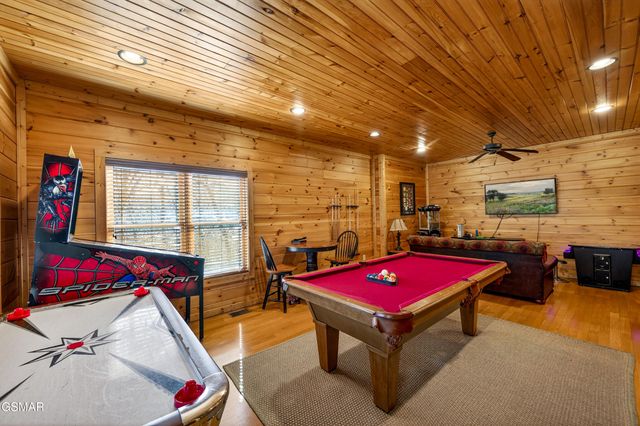 922 Parkview Point Way, Gatlinburg, TN 37738