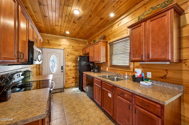 922 Parkview Point Way, Gatlinburg, TN 37738