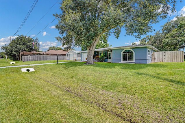 8702 DELAND Avenue, Fort Pierce, FL 34951