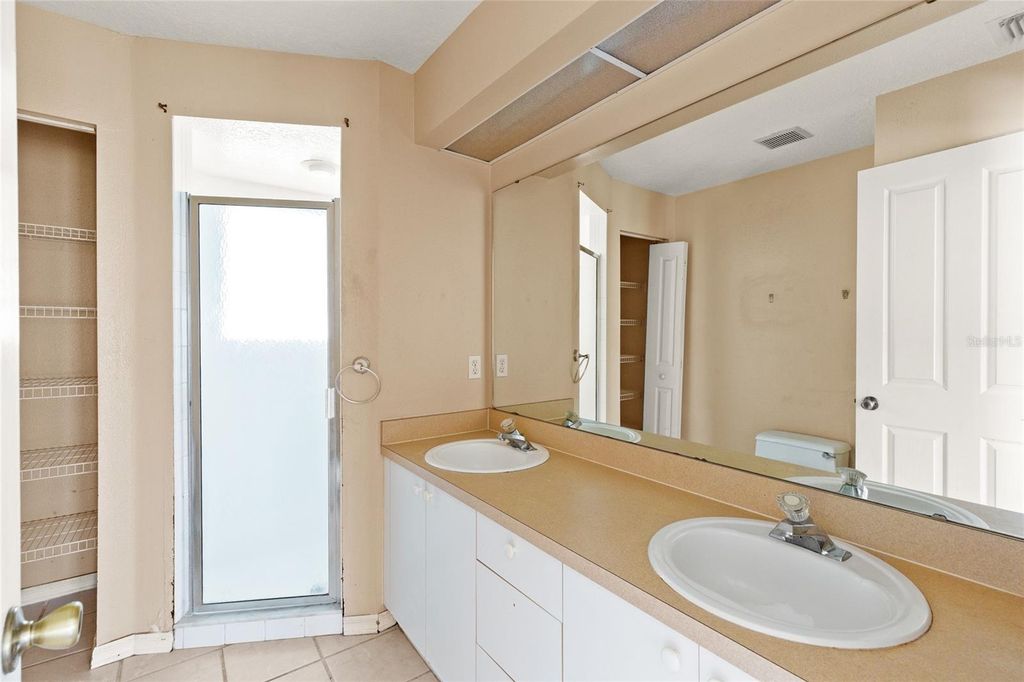 Image 11 of property listing at 6524 67TH COURT E., Bradenton, FL 34203