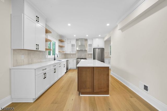 44 Hanover Rd, Mountain Lakes Boro, NJ 07046
