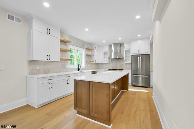 44 Hanover Rd, Mountain Lakes Boro, NJ 07046