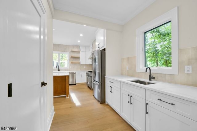 44 Hanover Rd, Mountain Lakes Boro, NJ 07046