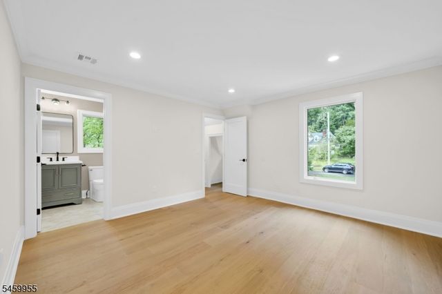 44 Hanover Rd, Mountain Lakes Boro, NJ 07046