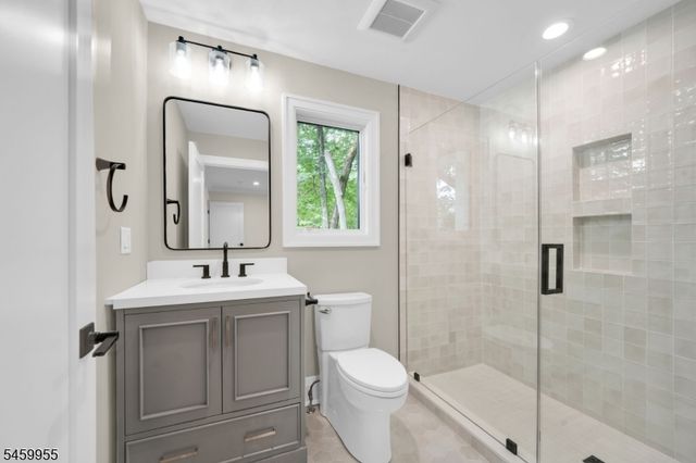44 Hanover Rd, Mountain Lakes Boro, NJ 07046