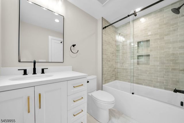 44 Hanover Rd, Mountain Lakes Boro, NJ 07046