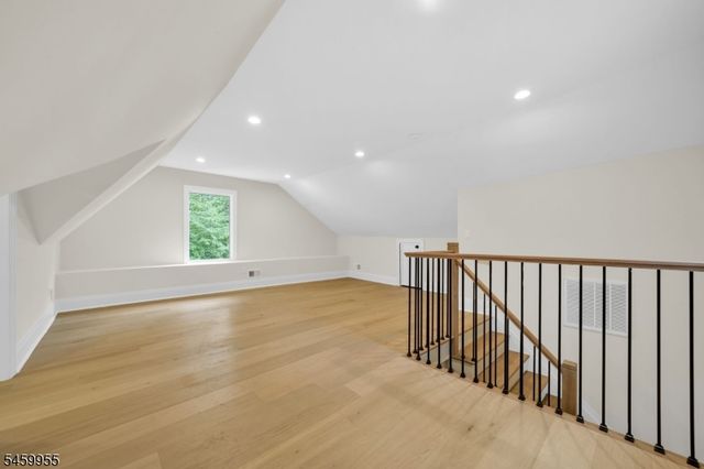 44 Hanover Rd, Mountain Lakes Boro, NJ 07046