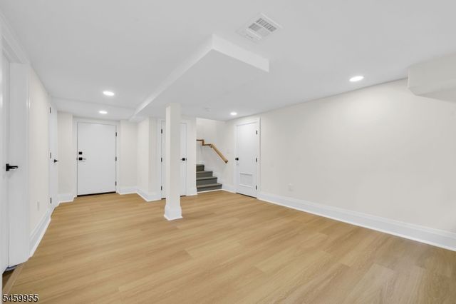 44 Hanover Rd, Mountain Lakes Boro, NJ 07046