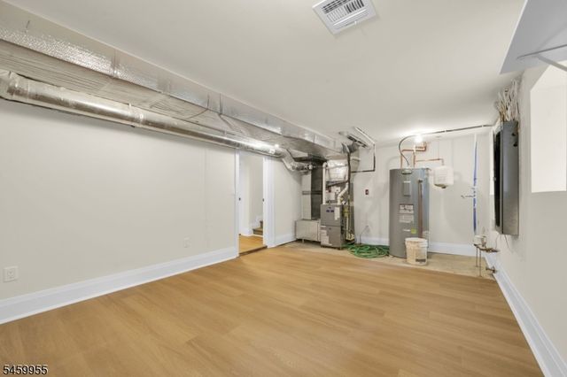 44 Hanover Rd, Mountain Lakes Boro, NJ 07046