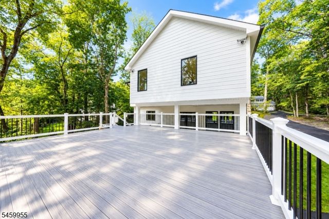 44 Hanover Rd, Mountain Lakes Boro, NJ 07046