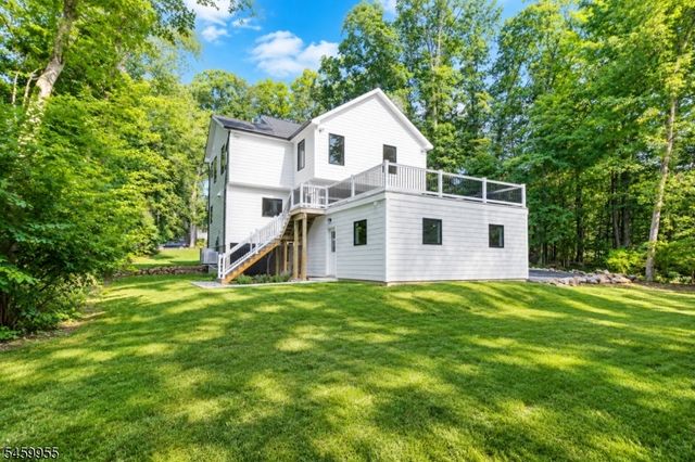 44 Hanover Rd, Mountain Lakes Boro, NJ 07046