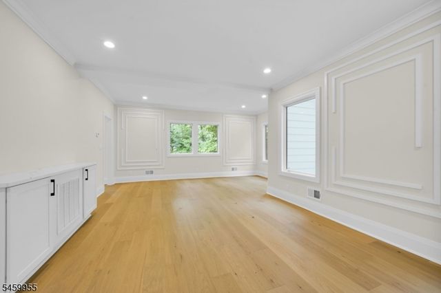 44 Hanover Rd, Mountain Lakes Boro, NJ 07046