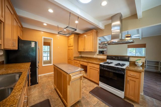 1408 Kenney Dr, Murphys, CA 95247