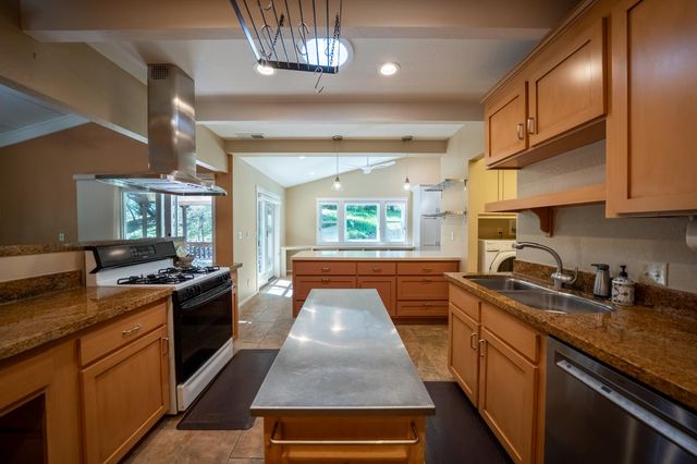 1408 Kenney Dr, Murphys, CA 95247