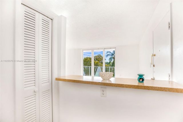 7133 Bay Dr 401, Miami Beach, FL 33141