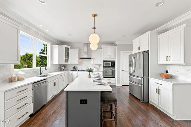 805 Greystone Crest Way, Cary, NC 27519