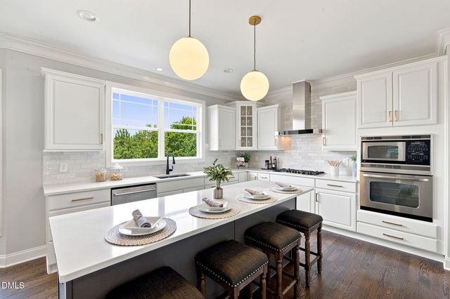 805 Greystone Crest Way, Cary, NC 27519