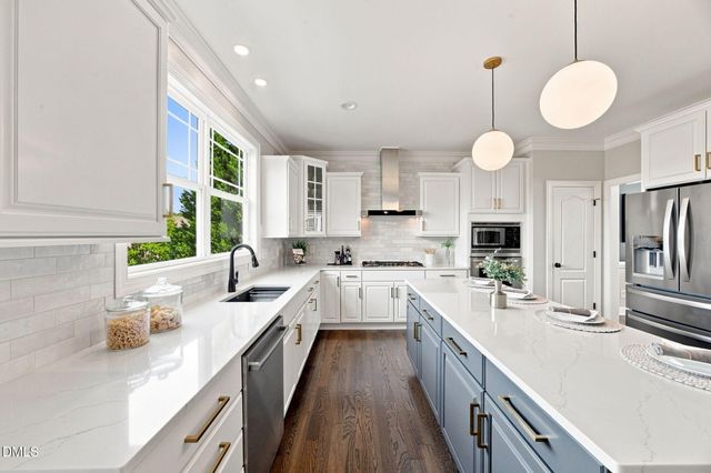 805 Greystone Crest Way, Cary, NC 27519