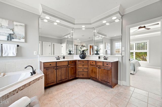 805 Greystone Crest Way, Cary, NC 27519
