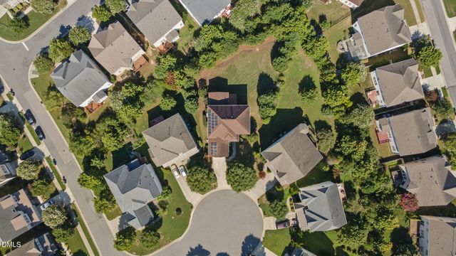 805 Greystone Crest Way, Cary, NC 27519