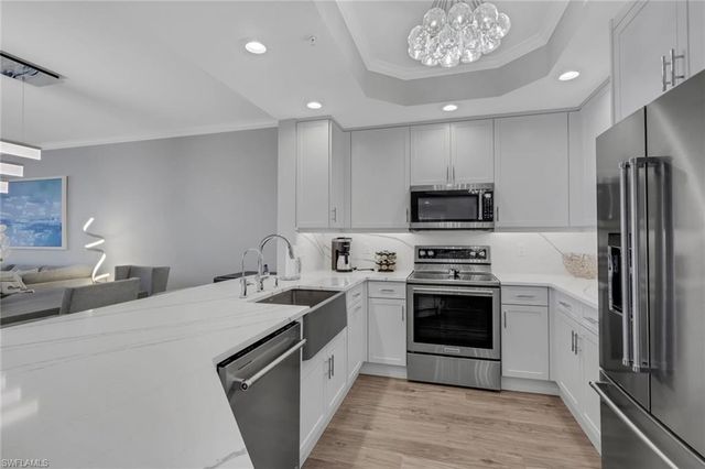 420 Cove Tower DR 802, Naples, FL 34110