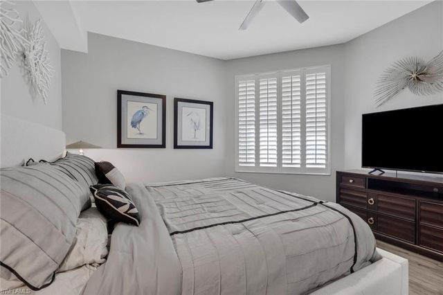 420 Cove Tower DR 802, Naples, FL 34110