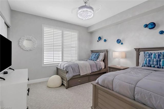 420 Cove Tower DR 802, Naples, FL 34110