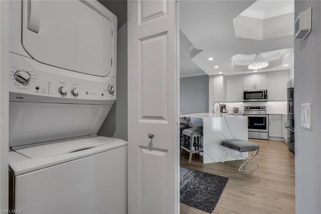 420 Cove Tower DR 802, Naples, FL 34110