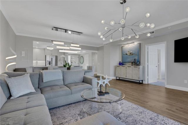 420 Cove Tower DR 802, Naples, FL 34110