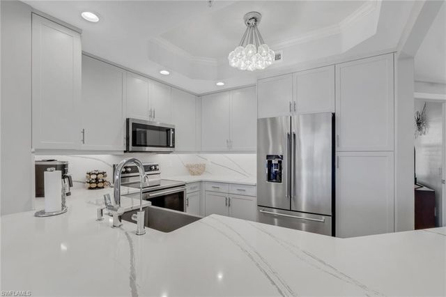 420 Cove Tower DR 802, Naples, FL 34110