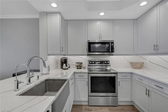 420 Cove Tower DR 802, Naples, FL 34110