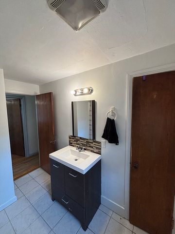 25 Clifton Dr, Agawam, MA 01001