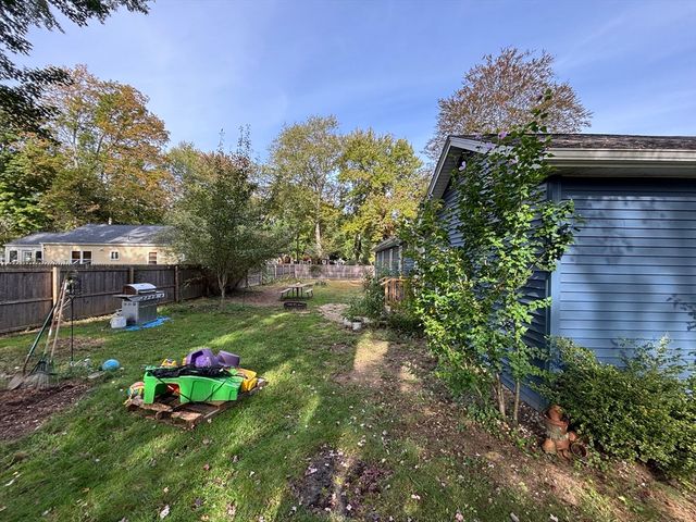 25 Clifton Dr, Agawam, MA 01001