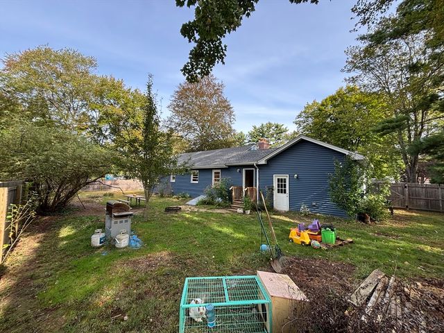 25 Clifton Dr, Agawam, MA 01001