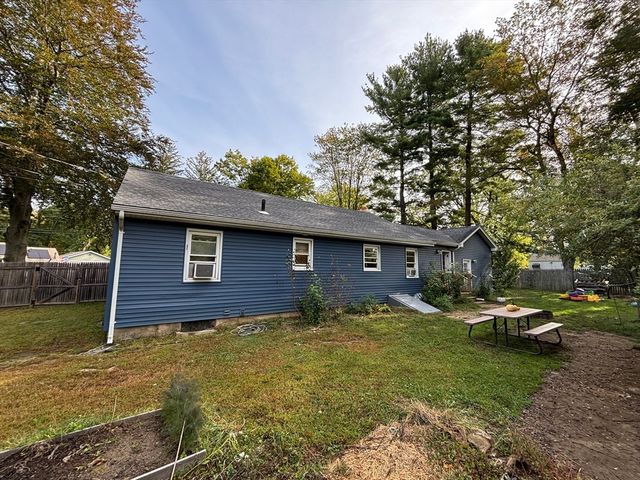 25 Clifton Dr, Agawam, MA 01001