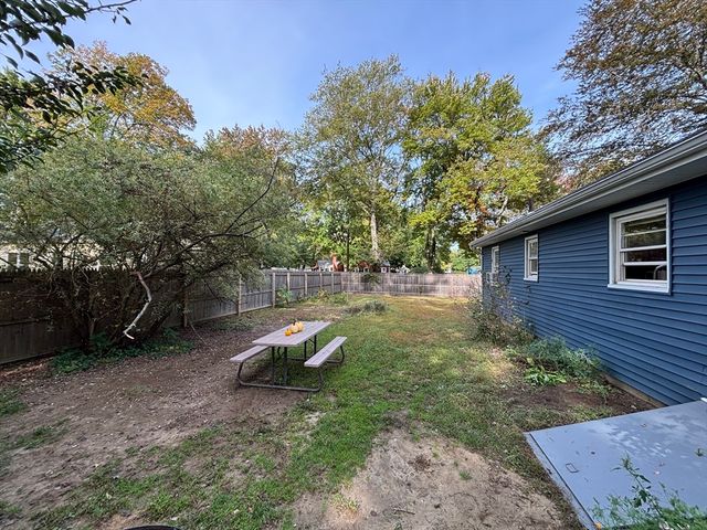 25 Clifton Dr, Agawam, MA 01001