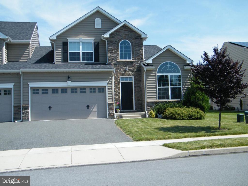 967 SWALLOW TAIL LN, Breinigsville, PA 18031
