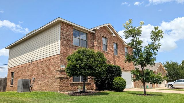1052 Breeders Cup Drive, Fort Worth, TX 76179