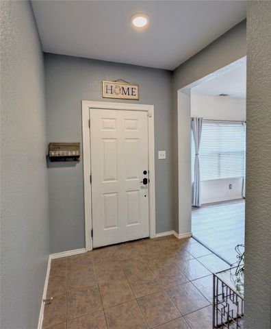1052 Breeders Cup Drive, Fort Worth, TX 76179