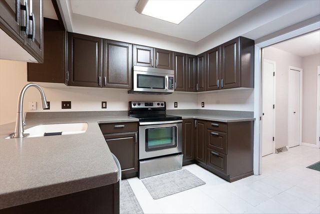 239 Carnoustie Court, Schererville, IN 46375