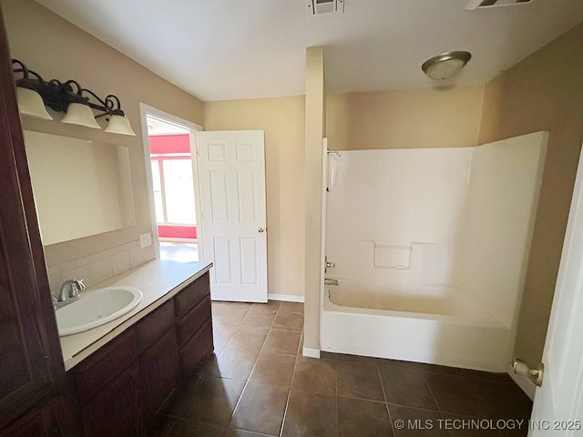 21253 S 530 Road, Tahlequah, OK 74464
