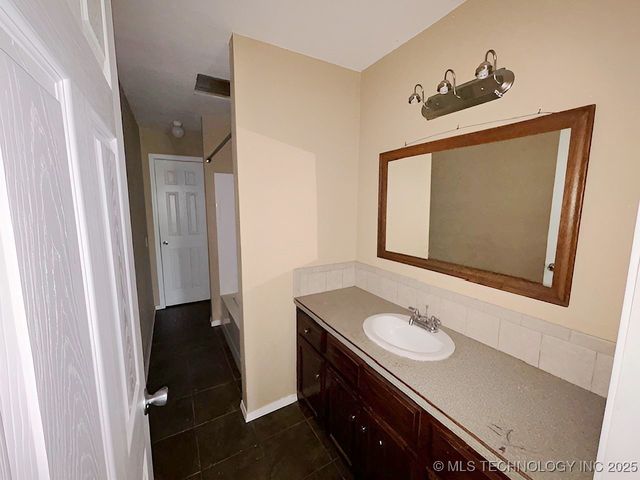 21253 S 530 Road, Tahlequah, OK 74464