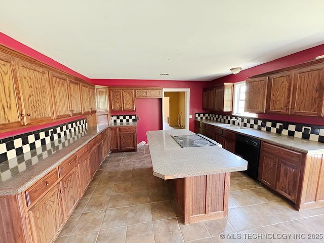 21253 S 530 Road, Tahlequah, OK 74464