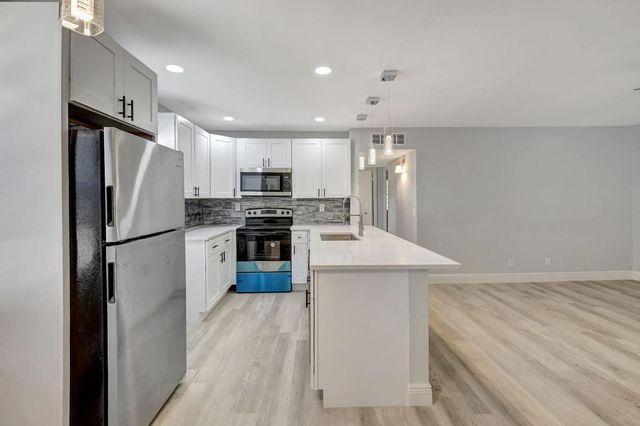 909 S Flanders S, Delray Beach, FL 33484